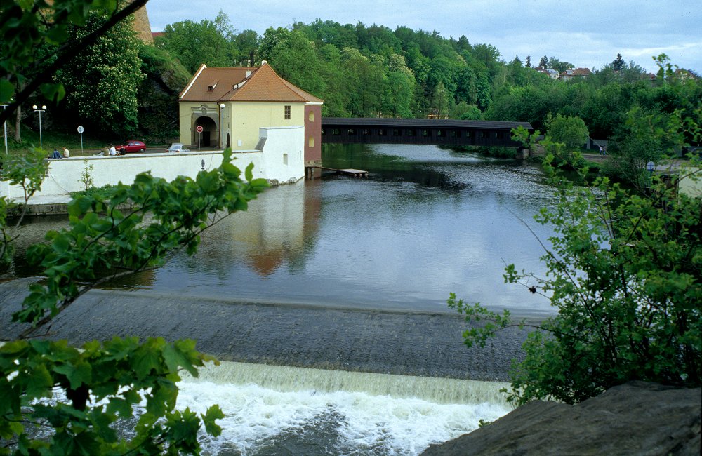 Der Fluss Eger in der Stadt Eger (Cheb)