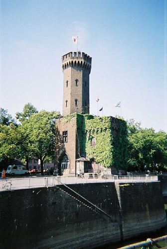 Turm am Rhein