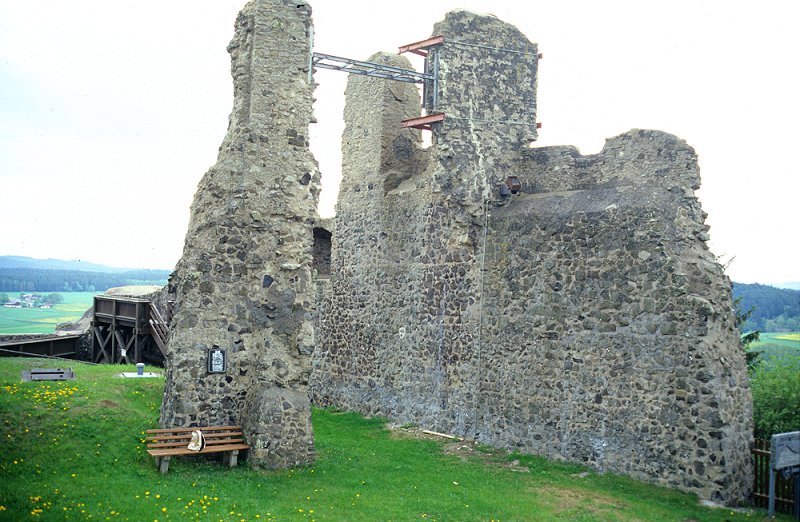 Außenmauern der Burgruine Thierstein