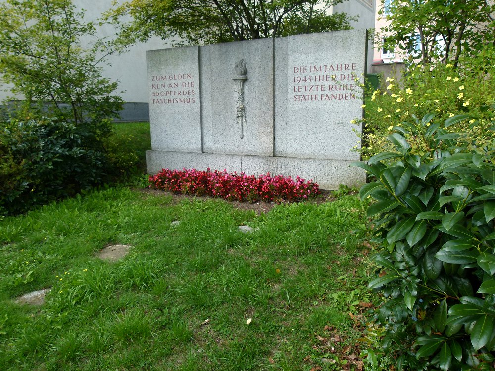 Grabstätte der Opfer des Todesmarsches vom KZ Buchenwald zum KZ Flossenbürg durchs Fichtelgebirge