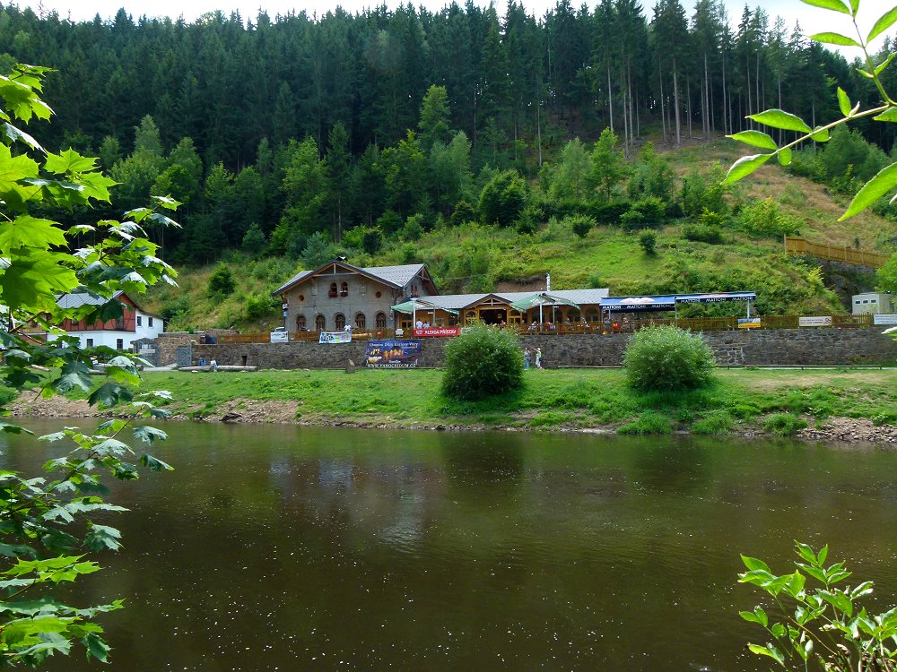 Ausflugsgaststätte bei den Hans-Heiling-Felsen im Egertal