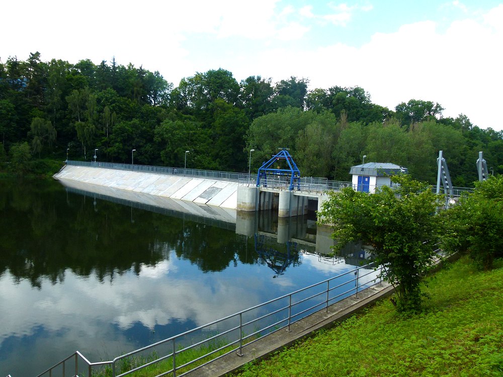 Der Skalka-Stausee - Der Staudamm in Eger (Cheb)