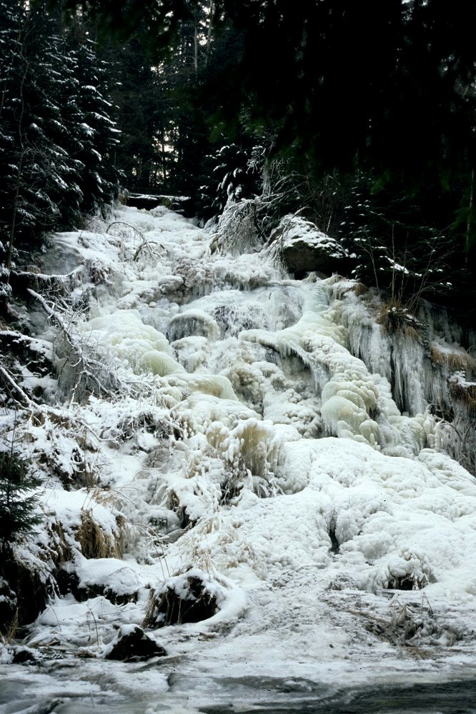Eiskaskaden am Eger-Wasserfall