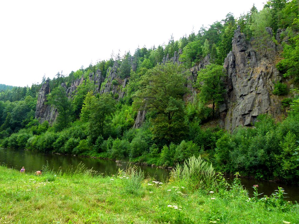 Hans-Heiling-Felsen, der Sage nach eine versteinerte Hochzeitsgesellschaft