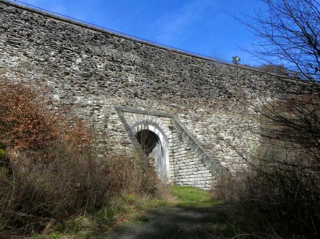 Die Brücke No. VII zum Seitental Schützengraben