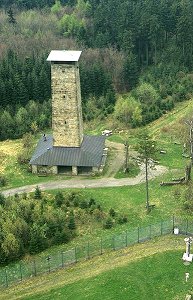 Aussichtsturm Schönburgwarte vom Fernmeldeturm aus gesehen