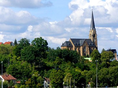 Schwürbitz mit seiner markanten katholischen Pfarrkirche