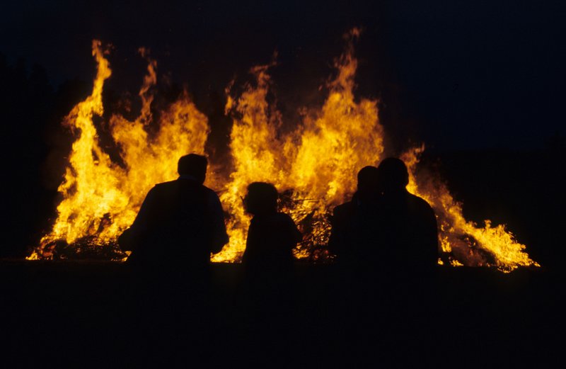 Hexenfeuer oder Besenbrennen in der Walpurgisnacht - Beltane der Kelten