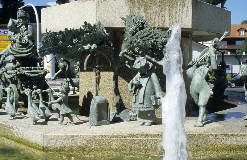 Egerland-Brunnen - Gänsemagd, Pastor und Musikant