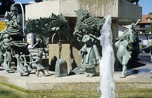 Egerland-Brunnen: Gänsemagd und Musikant