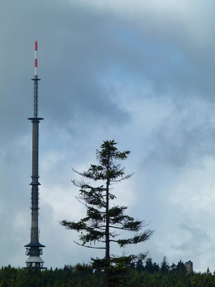 Der Fernsehsender und der Asenturm auf dem Ochsenkopf