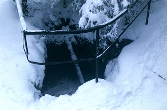 Das Schneeloch, ein alter Bergwerksschacht auf dem Ochsenkopf