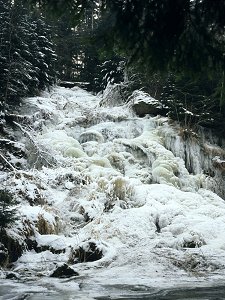 Gefrorener Eger-Wasserfall
