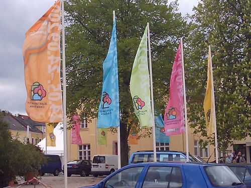 Flaggen am Dörflaser Platz