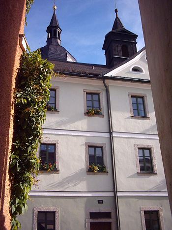 Rathaus und Kirche