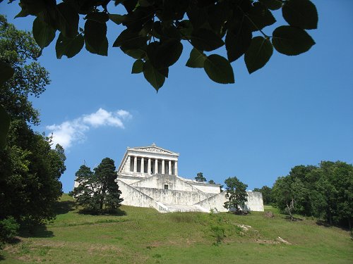 Die Walhalla über der Donau