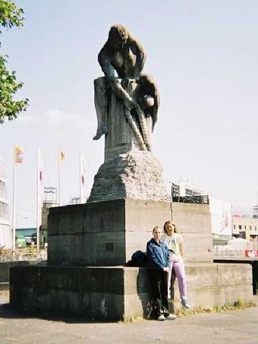 Statue am Rhein