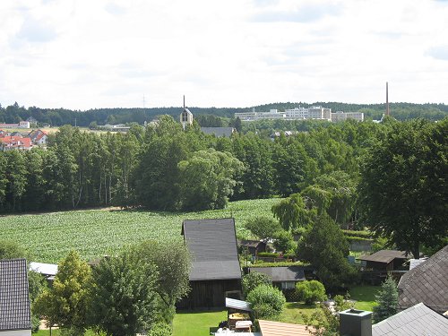 Blick zur katholischen Kirche und zu Winterling