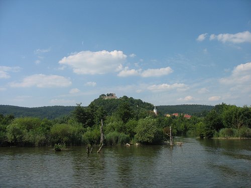 Blick auf die Burg von Donaustauf