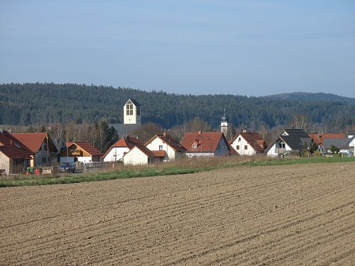 Blick auf beide Kirchen von Marktleuthen