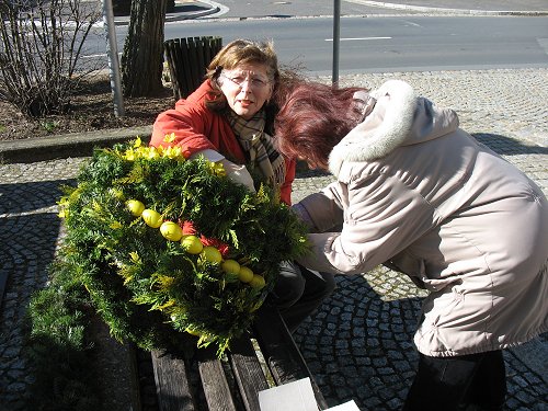 Osterbrunnenschmücken