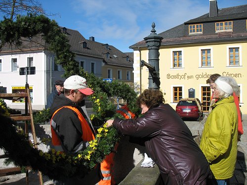 Osterbrunnenschmücken