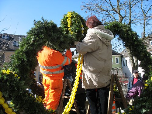 Osterbrunnenschmücken