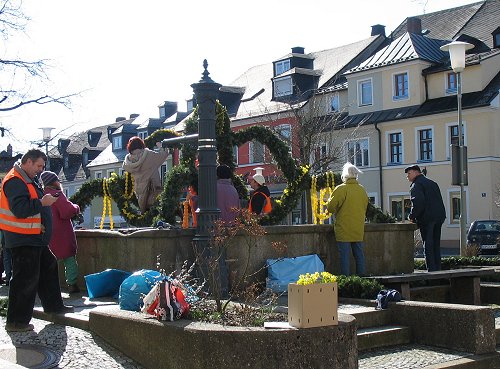 Osterbrunnenschmücken