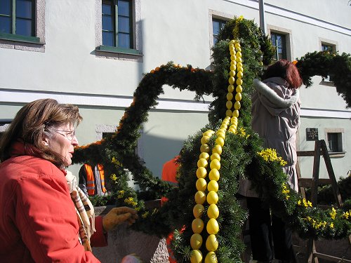 Osterbrunnenschmücken