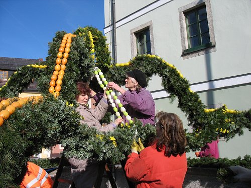 Osterbrunnenschmücken