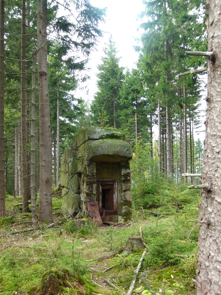 Ein Backofen im Wald oder ein Bergwerkseingang für Zwerge?