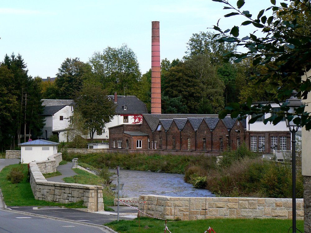 Fabrikanlagen an der Saale