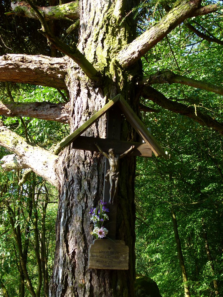 Kruzifix auf dem Gipfel des Heiligenbergs