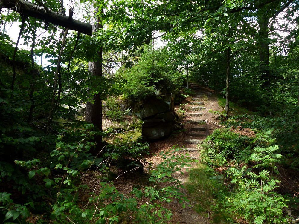 Der Arnsteinfelsen am Hang des Waldsteins bei Zell im Fichtelgebirge