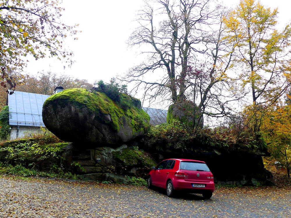 Parkplatz und Zufahrt zum Waldstein