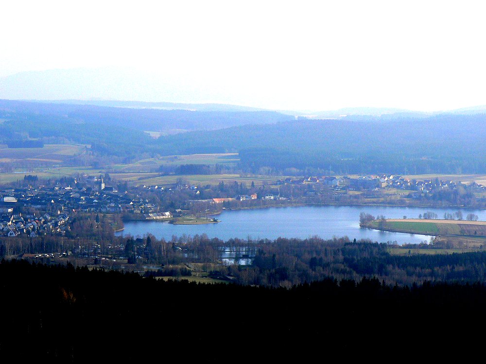 Weißenstadt und der Weißenstädter See vom Waldstein gesehen