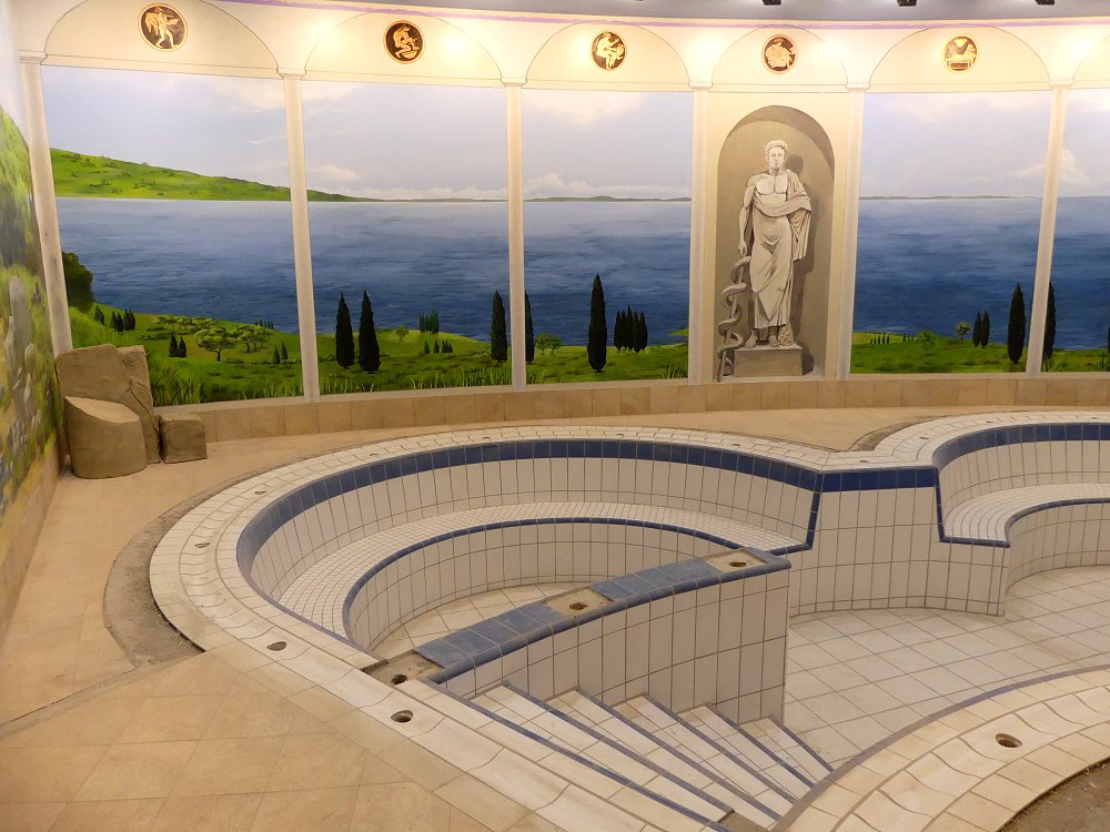 Das Lithium-Bad mit dem griechischen Gott der Heilkunst, Asklepios