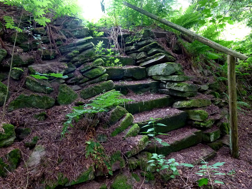 Alte Steintreppe beim ehemaligen Kinderheim Winklas