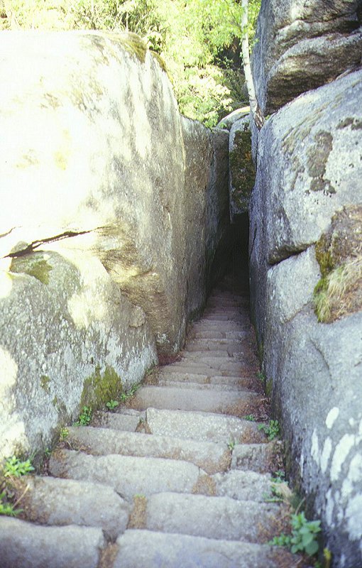 Geheimnisvolle Treppen im Felsenlabyrinth